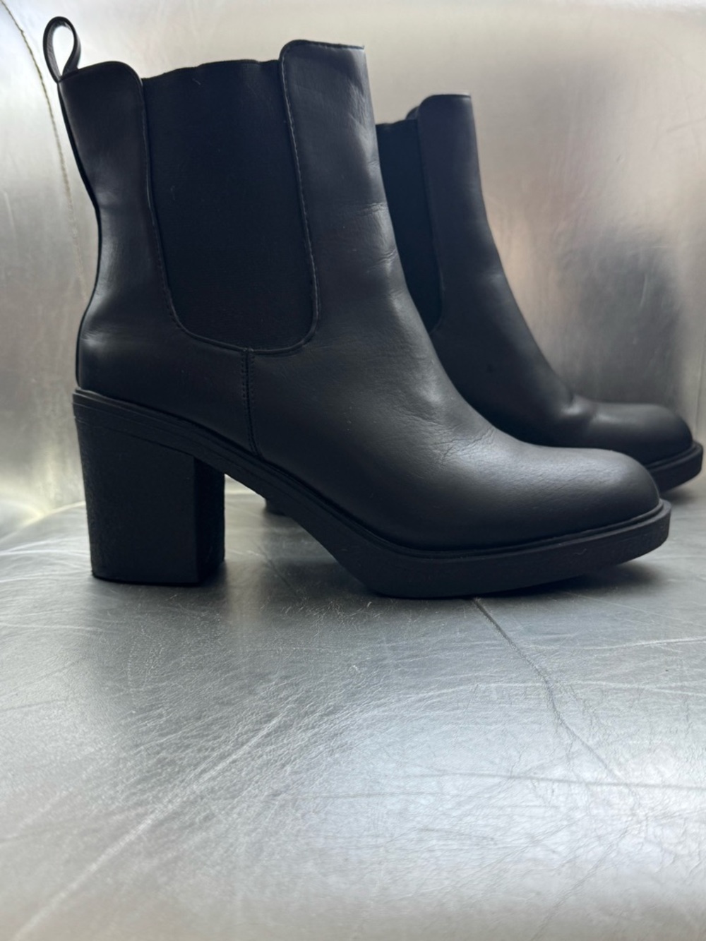 Women's Black Chelsea Block-Heel Boots